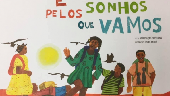 Planalto - Leitura do livro da associação capulana; 