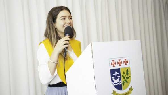 Planalto - ENTREGA DAS INSÍGNIAS ÀS ALUNAS FINALISTAS DO 1º E 2º CICLO